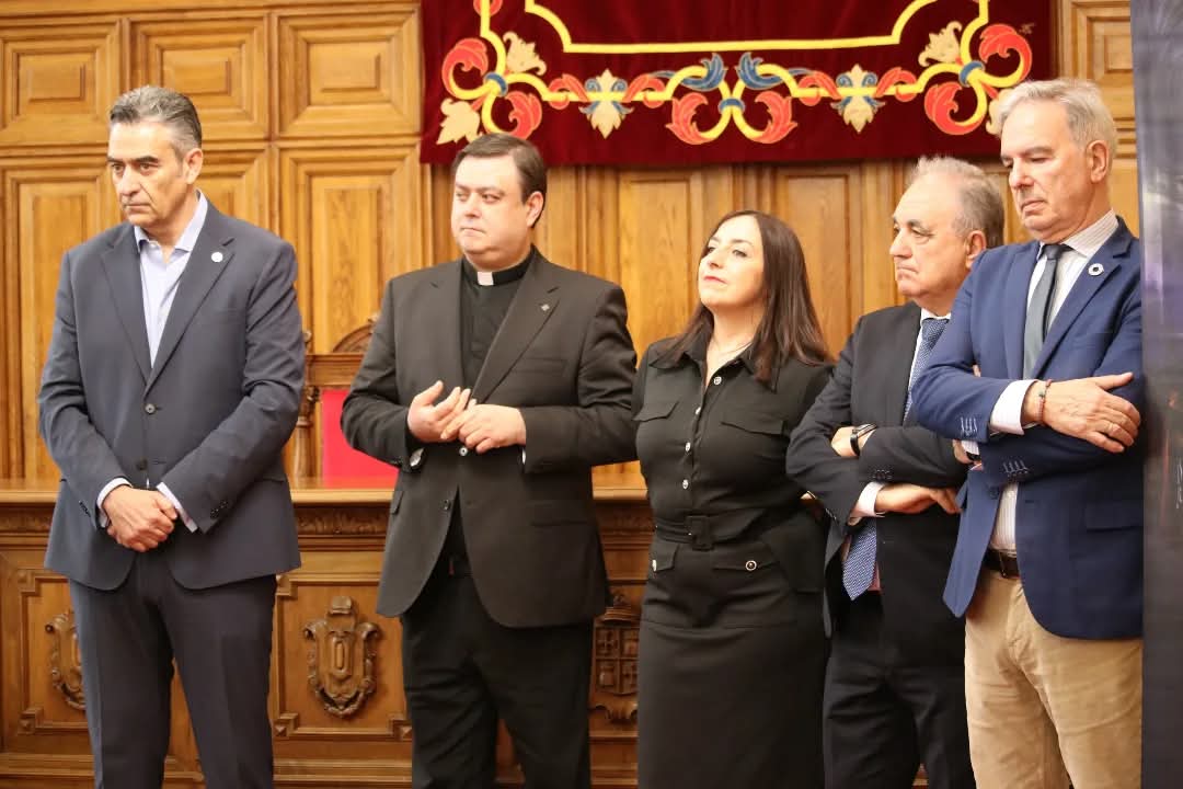 🟢 Presentación Oficial Semana Santa Palencia 2025

La Semana Santa de Palencia 2025 ya tiene programa oficial. La presentación ha tenido lugar esta mañana en el salón de plenos de la Casa Consistorial con la presencia de autoridades y representantes de las cofradías.