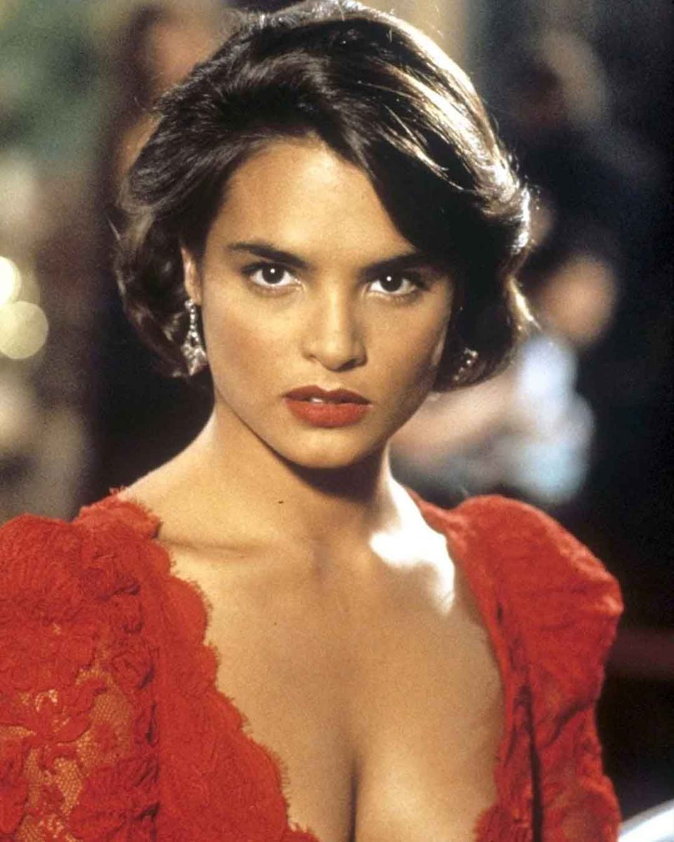 HaphazardStuff's tweet image. Talisa Soto got cast as Lupe Lamora in #LicencetoKill in part thanks to Robert Davi. He was playing Bond with potential candidates during auditions. Davi said Soto was his choice because, “I would kill for her”. And with that, she was cast. 
#jamesbond #talisasoto