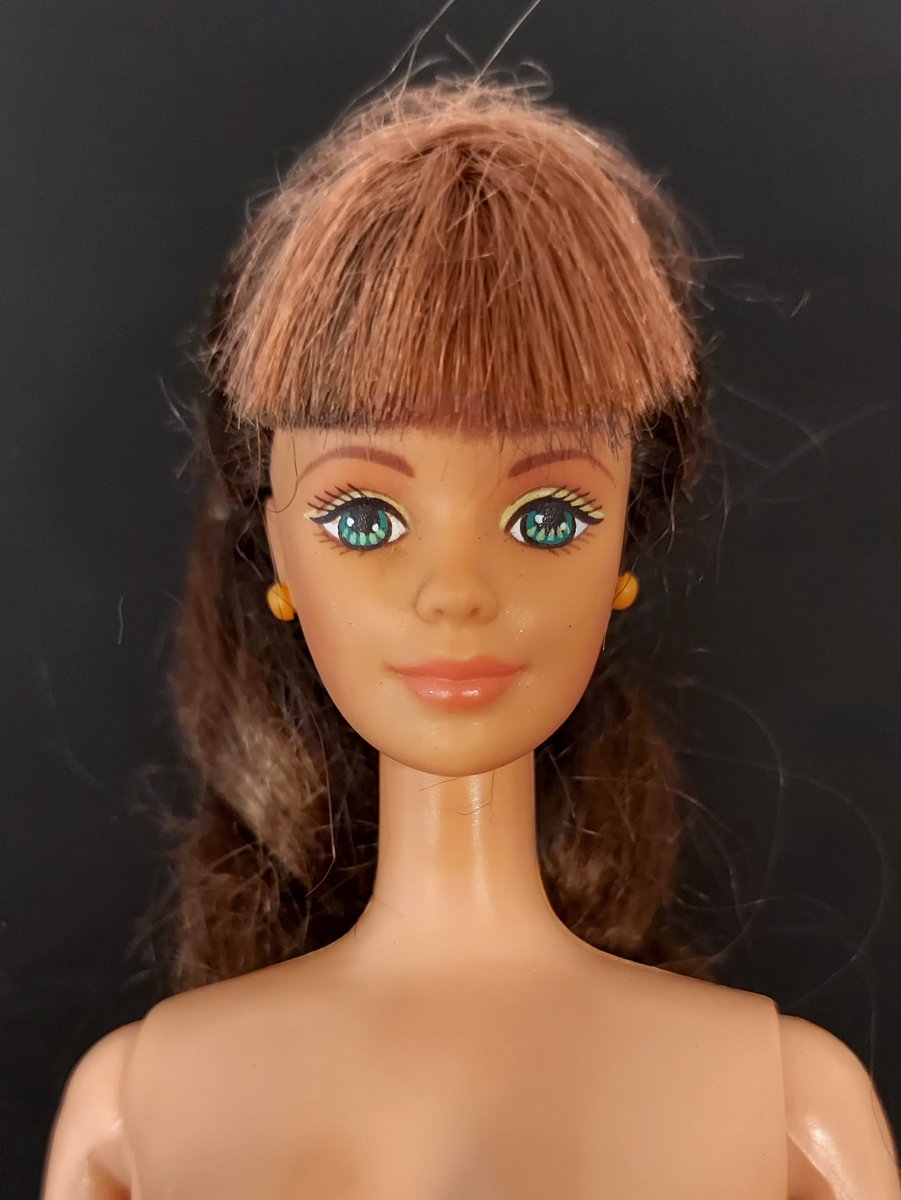 AngelaRienerth's tweet photo. !!! 30% off all items, Vendor #629, at Blue Crow Antique Mall, Painter, Va. @bluecrowantiques #barbie #greeneyes #1991s #barbie #stacie #partynplay #1992s #hallmark #ornament #barbie #blushingbride #2002s #jewelry #charm #arrowhead #vintage #antique #collector #collectible https://t.co/sU9pIm638H