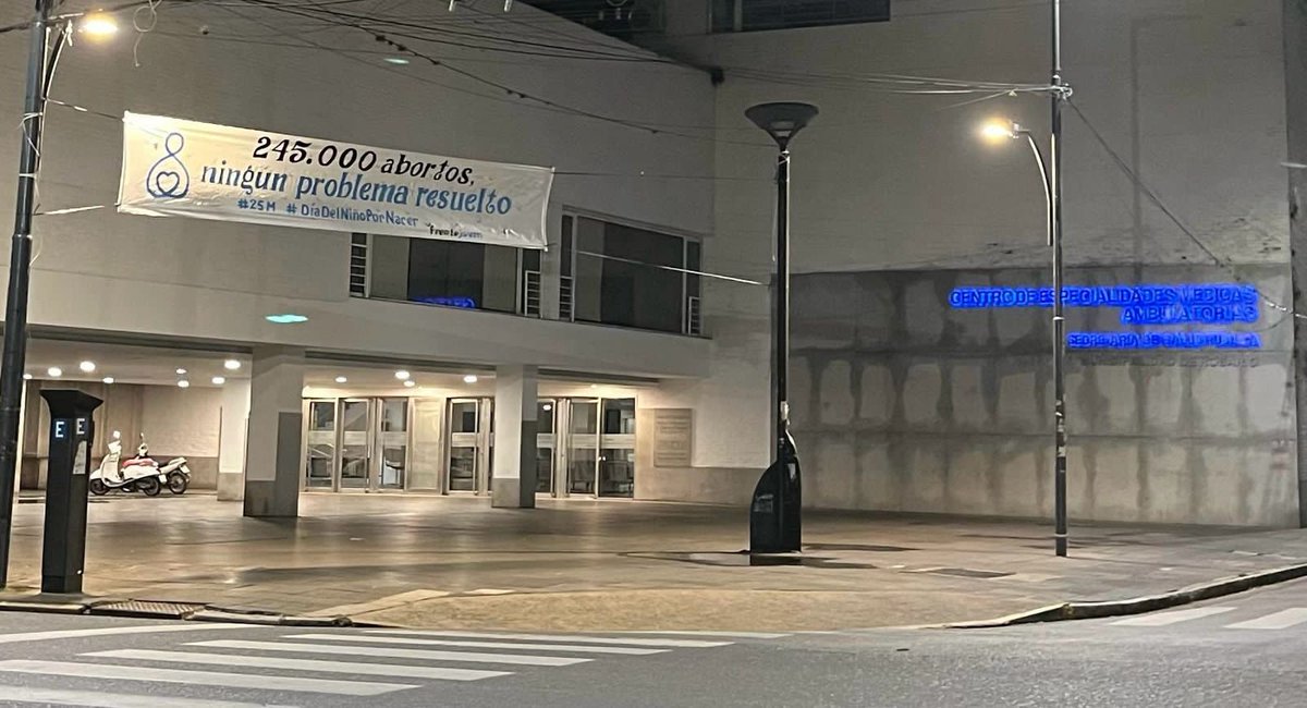 Tirando la posta en la clínica que realiza más abortos de 📌Rosario 

<a href="/FrenteJovenAR/">Frente Joven</a> no se cansen 🩵