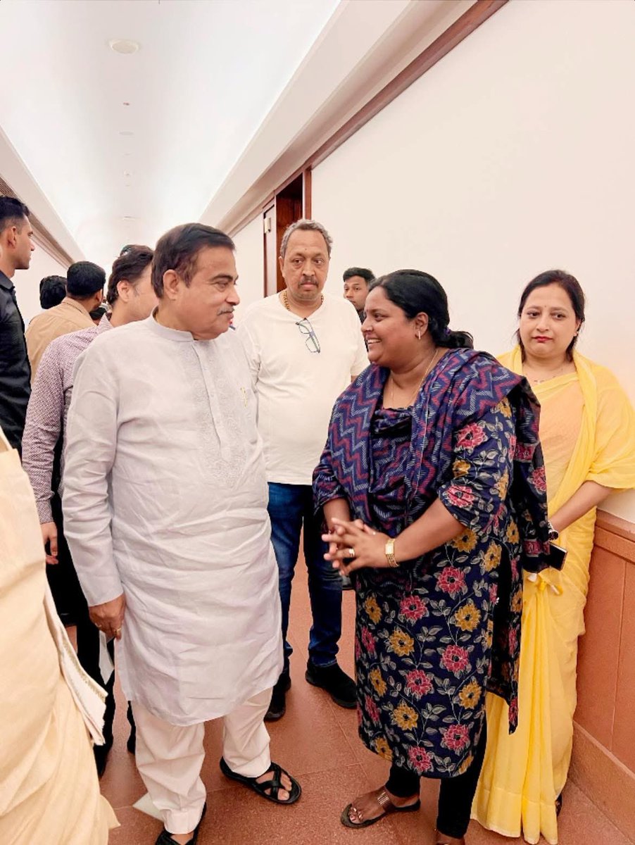 poojachbjp's tweet photo. भारत के इंफ्रास्ट्रक्चर को एक नई दिशा प्रदान करने वाले  सरकार केंद्रीय सड़क एवं परिवहन राजमार्ग मंत्री 
माननीय श्रीमान नितिन जयराम गडकरी जी से लोकतंत्र के मंदिर नवीन संसद भवन में सप्रेम भेंट हुई
#NitinGadkari https://t.co/XOPyJ3K4wA