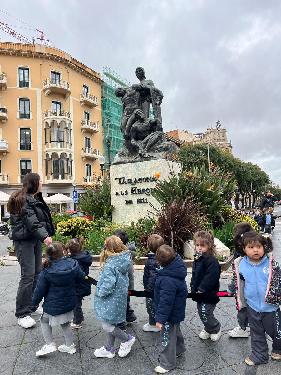 carmelitestgn's tweet photo. #ADMTWC #LLARC Els nens i nenes de la llar (I2) finalitzem el projecte de l'entorn proper esmorzant al peu del monument dels castells i els castellers. Hem gaudit molt d'aquest día! #aprenemfent #viucarmelites #somifemescola https://t.co/gpLtj4eCZy