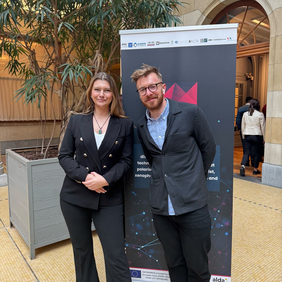 DemagogPL's tweet image. 🇧🇪 W połowie marca w Brukseli odbyła się międzynarodowa konferencja „Artificial Intelligence Against Hate and Disinformation”, zorganizowana w ramach projektu #HATEDEMICS.

🗣️ Kinga Klich, szefowa działu przeciwdziałania dezinformacji, gościła w panelu „The Future of…