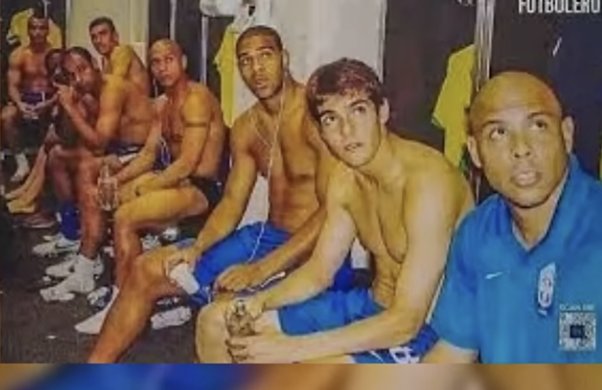 sanchonation13's tweet photo. Philipe Scolere
"Nilipoingia Locker room kuwaelekeza wachezaji Nini Cha kufanya,
Nikamkuta Cafu yupo Kona ananitizama,pembeni yupo Ronaldo,kulia namuona Ronaldinho,pale namuona Kaka nyuma yake Kuna Adriano na R.Carlos
Nikajisemea moyoni sasa hapa nitaelekeza Nni?"
This was BRAZIL https://t.co/ROufI4HNnG