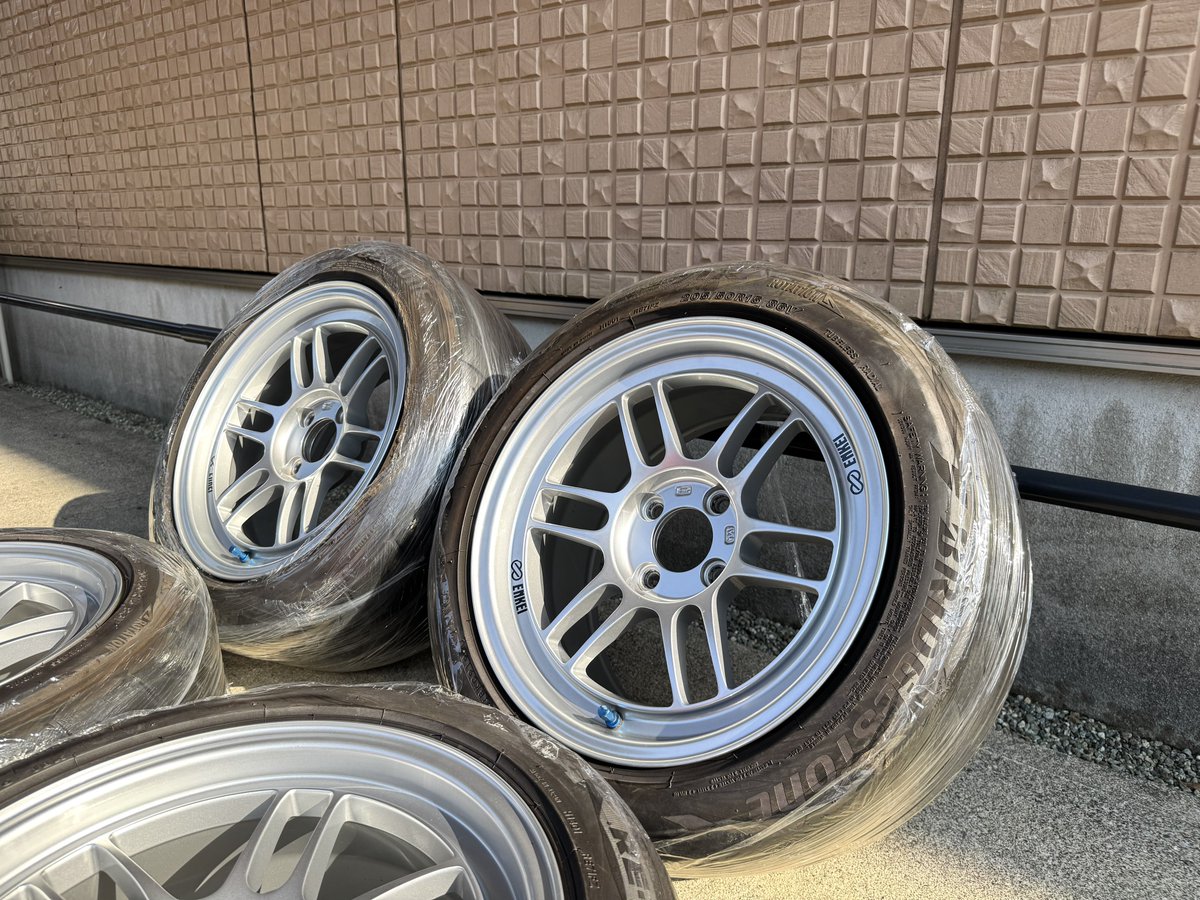 Rikiyy152's tweet photo. RPF1RS 15x8+28 100 4H
欲しい人いれば
タイヤは71R(205/50)履いてますが古いので交換推奨
外側も内リムも綺麗です

ロードスター.シビック等にぴったりサイズ❗️
神奈川から できれば手渡し
首都高などで受け渡しも可

とりあえず11万

#ホイール売ります
#車売ります https://t.co/BXjiaWJ1Hj