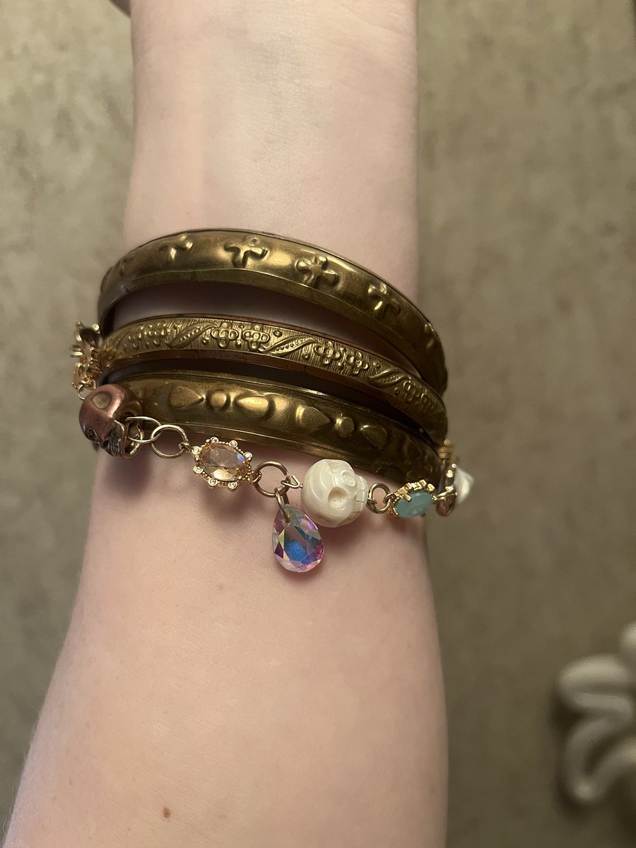 molly (@molly_d_munster) on Twitter photo <a href="/MissSassbox/">Sassington, M.C.</a> Can I give a shoutout to <a href="/saviaivas/">Savia (artist)👩🏽🎨🎨</a>? I love her artwork and jewelry 💖
saviaivas.com <a href="/MissSassbox/">Sassington, M.C.</a> Can I give a shoutout to <a href="/saviaivas/">Savia (artist)👩🏽🎨🎨</a>? I love her artwork and jewelry 💖
saviaivas.com