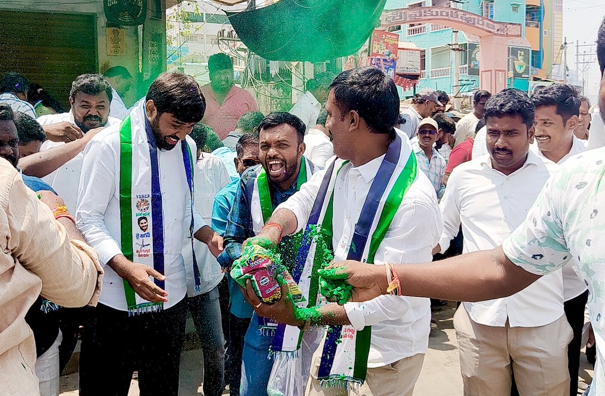 ObulreddyDr's tweet photo. చంద్రగిరి నియోజకవర్గ YSRCP సమన్వయకర్త శ్రీచెవిరెడ్డి మోహిత్ రెడ్డి గారి సహకారాలతో తిరుపతి రూరల్ మండల పరిషత్ అధ్యక్షునిగా ఎనికైనా శ్రీ మూలం చంద్రమోహన్ రెడ్డి గారికి హృదయపూర్వక శుభాకాంక్షలు. #YSJaganMohanReddy #Mpp  #drbobulreddy #YSRStudentUnion #ysryouthwing  
#YSRCongressParty https://t.co/q70N7ZSn67