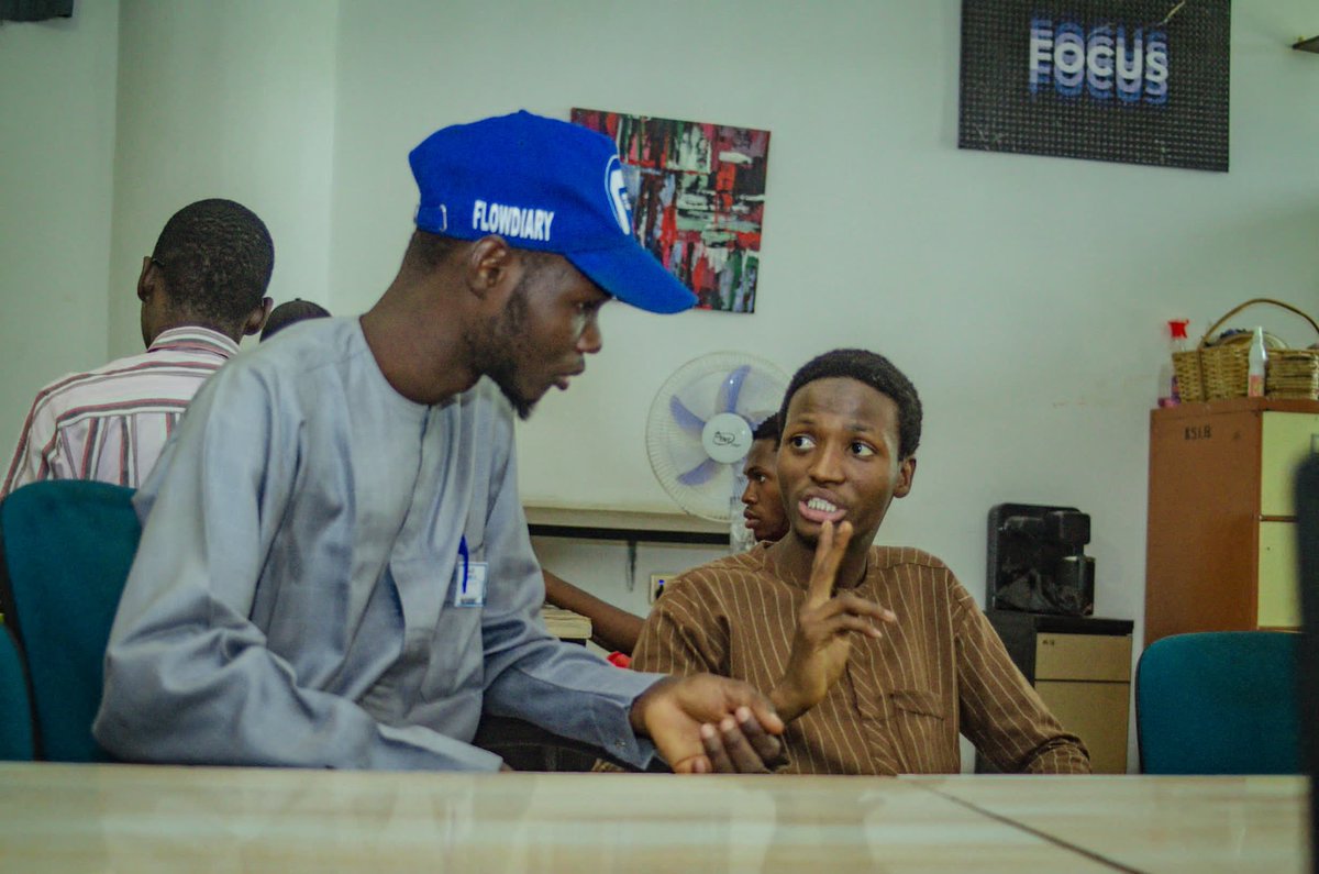 Learnwithsadiq's tweet photo. Had a great time with Mohideen Ahmad, founder of Flowdiaty at our March meetup, Flowdiary offers online courses in Hausa on web dev, graphic design, social media marketing & more.
Exciting convo and scholarships for attendees! Kudos to Flowdiary! #TechConnect #LearnWithSadiq https://t.co/KvClKm0LFM