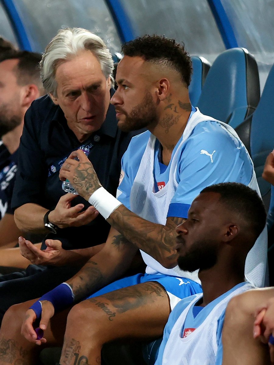 EduCRFlamengo's tweet photo. Depois do humilhante #ARGxBRA, jornalistas começaram a palpitar entre Jorge Jesus e Neymar na seleção brasileira sendo que o primeiro não é jogador e o segundo nunca foi técnico.

Esse é o nível do jornalismo BR, compatível com o nível da seleção brasileira: de mal a pior. https://t.co/rxdpoWZxtJ