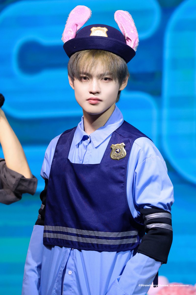 Strawberry_CL_'s tweet photo. 250327 🐰
#천러 #辰乐  #CHENLE #NCTDREAM https://t.co/qaVjC8FFKU
