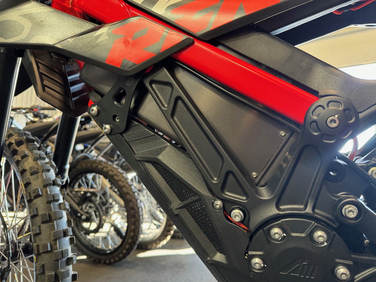 Whether you are looking to extend your range on a stock bike, or wanting to triple your power (with a BAC8000), the EWatt 74v 58ah Battery will give you what you want!🔋

Shop here ➡️ motoclops.com/74v-58ah-batte…
-
-
#Motoclops #EWatt #electricbike #ebike #Surron #RFN #Talaria