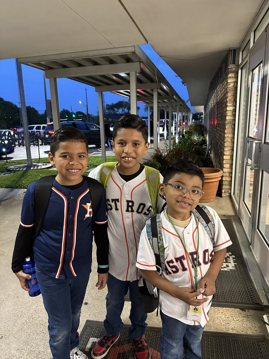 _MsDimass's tweet image. Astros Opening Day! Let’s go ‘Stros!! ⚾️💙🧡 @AldineISD @GoodmanES_AISD @astros