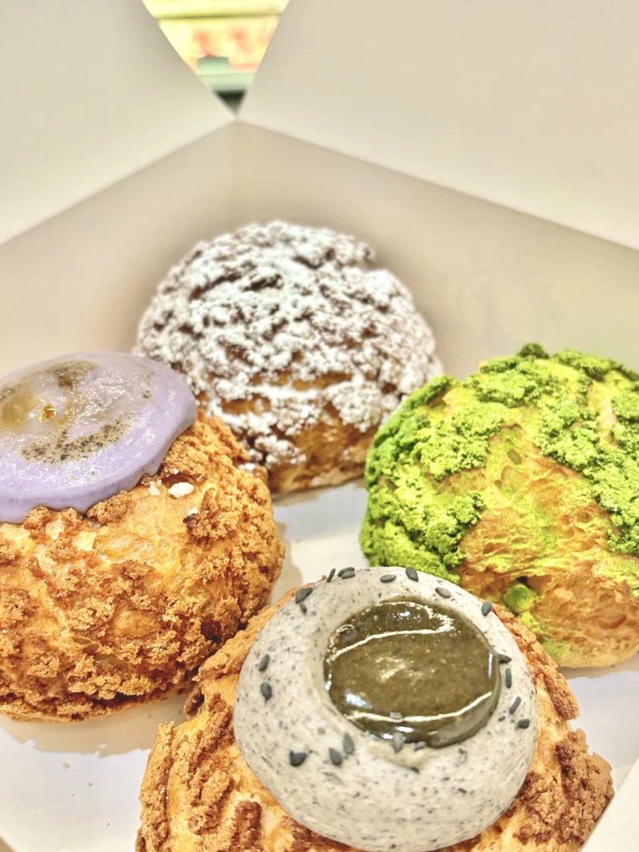 Dessert brain certification, the strongest puff Bibble &amp; Sip in New York deserves the title, it is indeed a god! 🥹 The puff skin is crispy on the outside and soft on the inside, and the cream bursts in one bite. It is truly the ceiling of New York puffs😋💕