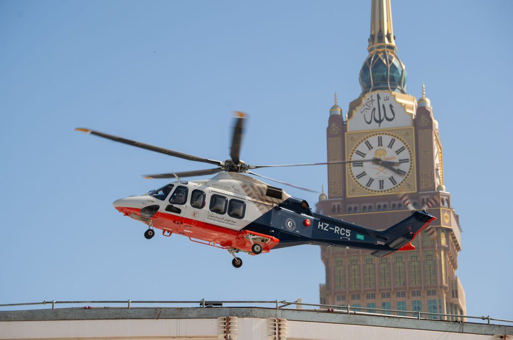 نقل أول حالة إخلاء طبي جوي من #المسجد_الحرام بعد تدشين المهبط في التوسعة السعودية الثالثة إلى مدينة الملك عبدالله الطبية