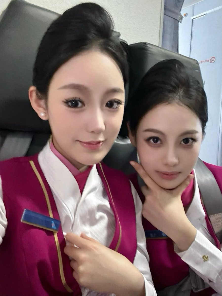 Lisha862's tweet photo. 姐妹，哪个漂亮？ https://t.co/mhSSHRYB64