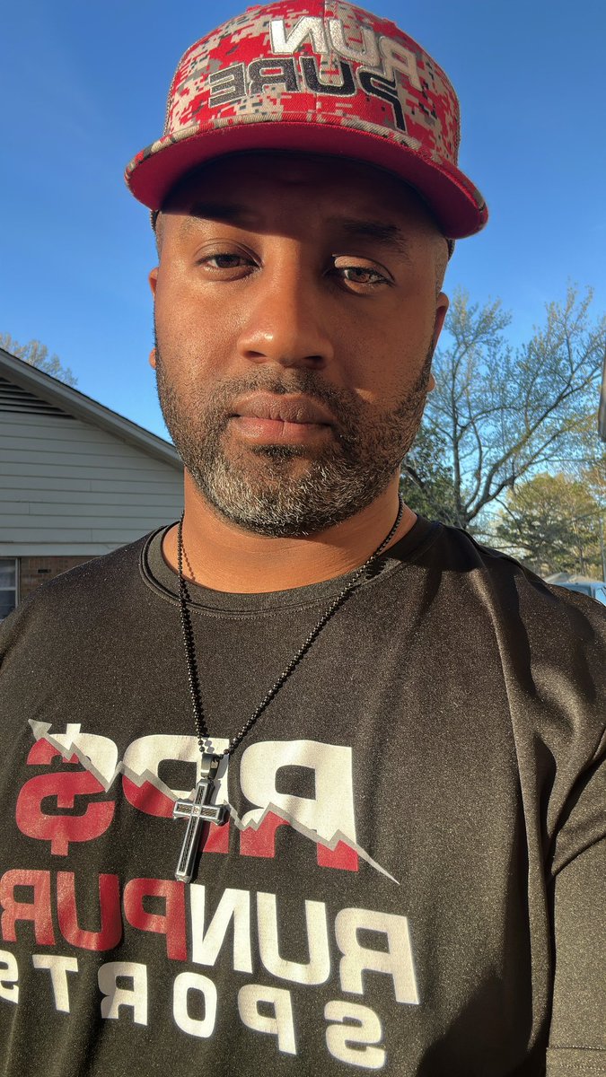 MeMphiSD0uG's tweet photo. Opening day ⚾️ so I had to rep the brand! #RunPureSports https://t.co/wAExKVDL8h