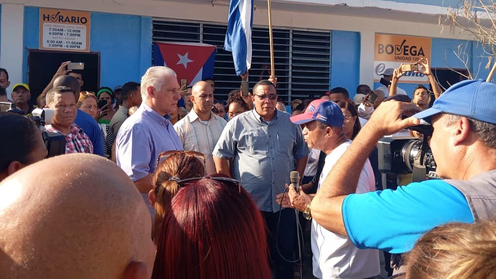 DrRobertoMOjeda's tweet photo. En #Caimanera, primera trinchera antimperialista de #Cuba, visitamos la comunidad en transformación Cayamo, donde desde el año pasado se trabaja en la rehabilitación del lugar y la sala de hospitalización materna del Policlínico Ramón López Peña inaugurado el pasado 4 de enero. https://t.co/pAe5uLbPHB