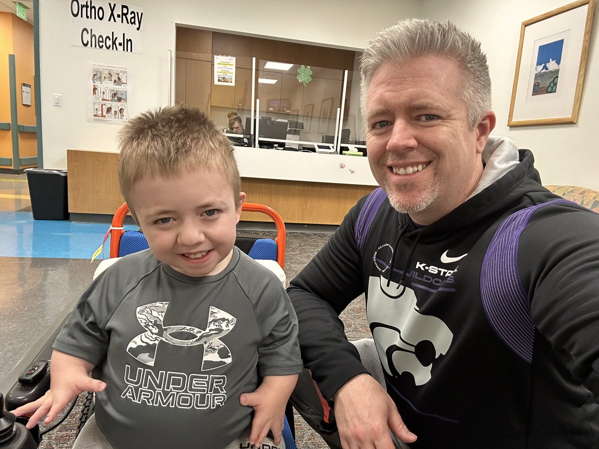 Stanimal032's tweet image. Check-up and rod lengthening today for Mr. B! #Dwarfism #Scoliosis #MagecRods