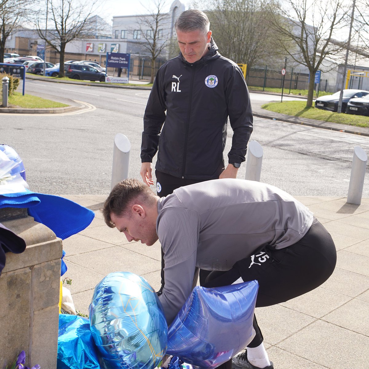 LaticsOfficial's tweet photo. Paying tribute to one of our own. 💙

#wafc 🔵⚪️ https://t.co/j60gXvSZwP