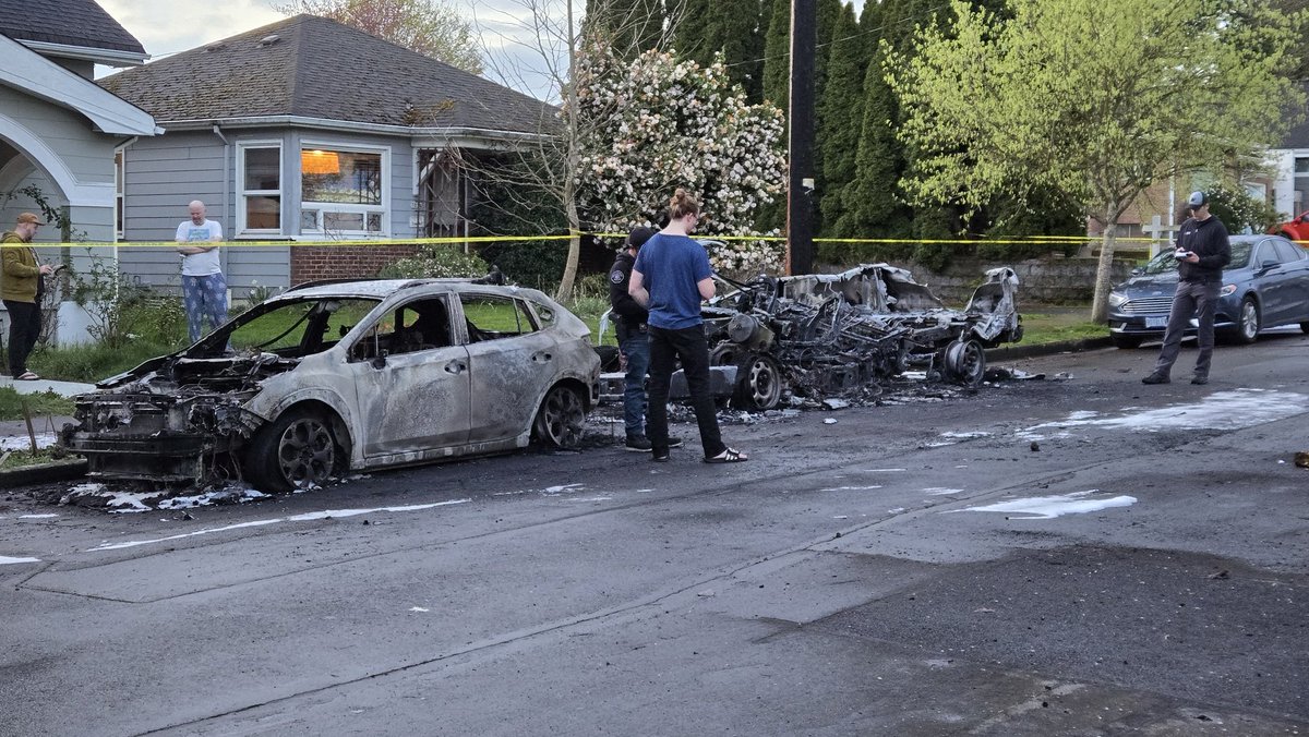 Fire investigation underway in Piedmont neighborhood of North Portland after two vehicles are destroyed by fire. <a href="/KGWNews/">KGW News</a>