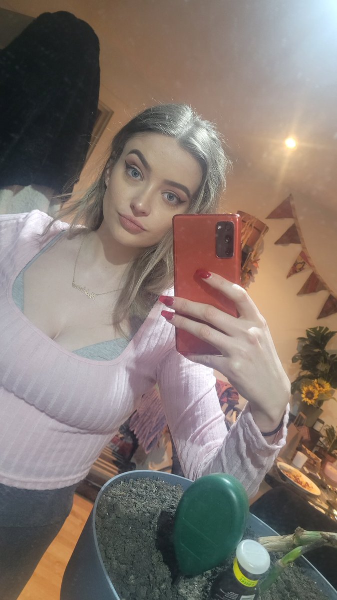 GoddessAng56072's tweet photo. New barbie pink top 💗 

#FinDom #slave #paypig #cashcow https://t.co/voZYX3z8Vt