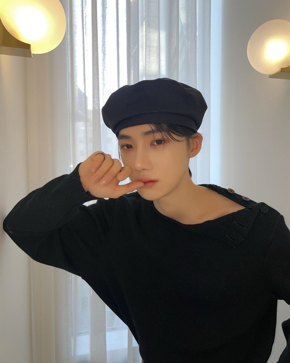 bbb_08213's tweet photo. 더보이즈 미공개 싸인폴라 양도해요

230310 영훈 10.0
231223 뉴 5.5

https://t.co/vzlcUngHJm

THEBOYZ 미공포 양도 처분 분철 양도해요 럭드 상연 제이콥 영훈 현재 주연 케빈 뉴 큐 주학년 선우 에릭 케타포 마뮤테 위드뮤 에버라인 미니레코드 처분 싸폴 폴라 이벤트 싸인 폴라로이드 Polaroid https://t.co/Lo5QmDMNq4