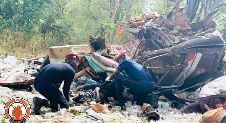 JusteMien's tweet photo. #Bandora
3 morts, 4 blessés dont 3 graves, c'est le bilan dressé par la 5e Compagnie d'Incendie et de Secours (#CIS5) de #Banfora, le 26 mars après un accident de la circulation sur la RN7, dans la localité de #Wolonkoto à 25 km de #Banfora.#Lwili https://t.co/HeXNlMmn0I