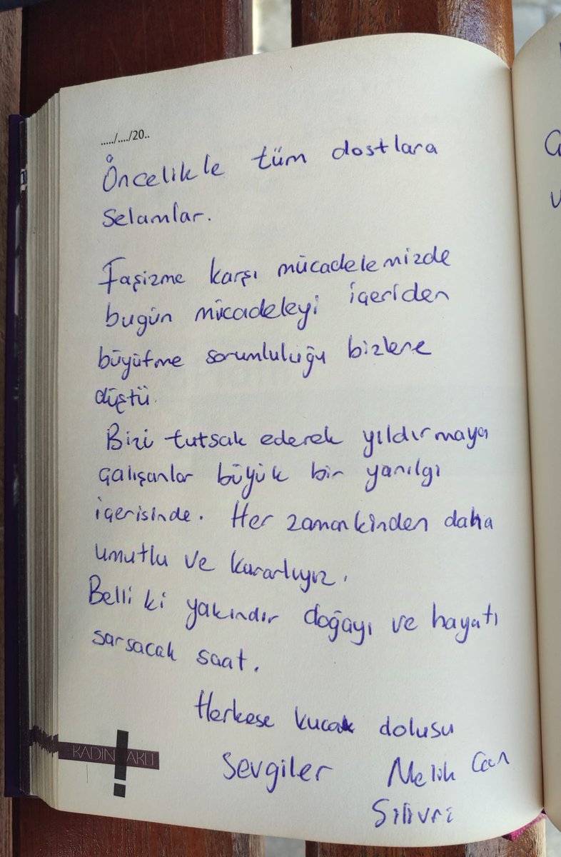 Pazartesi günü ev baskını ile gözaltına alınan ve ardından tutuklanan arkadaşımız Melih'ın Silivri'den bizlere bir mesajı var!

"...Her zamankinden daha umutlu ve kararlıyız. Belli ki yakındır doğayı ve hayatı sarsacak saat..."