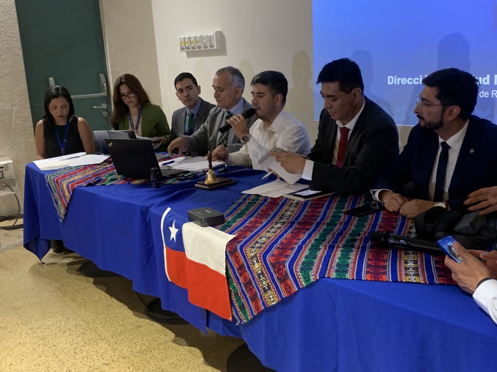 HospitalArica's tweet photo. La directora de salud Patricia Sanhueza y el director (s) del @hospitalarica presentaron a la comisión investigadora de @Camara_cl los esfuerzos para reducir los tiempos de espera de consultas y cirugías no GES lo que nos posiciona entre las zonas con menos espera de Chile. https://t.co/pwg490sbfp