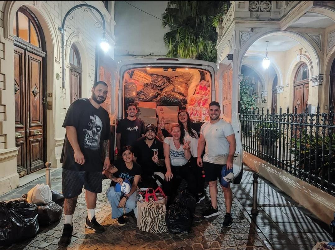 JApocAgcba's tweet photo. Parte del equipo de la Juventud de todas las seccionales del país, estuvieron presentes en Bahia Blanca, llevaron donaciones y colaboraron con la limpieza de zanjas y viviendas afectadas por el temporal.
@juanjotufaro @Eze_masiello @estebanborzi @LeandroNid https://t.co/um4iRCqqxe
