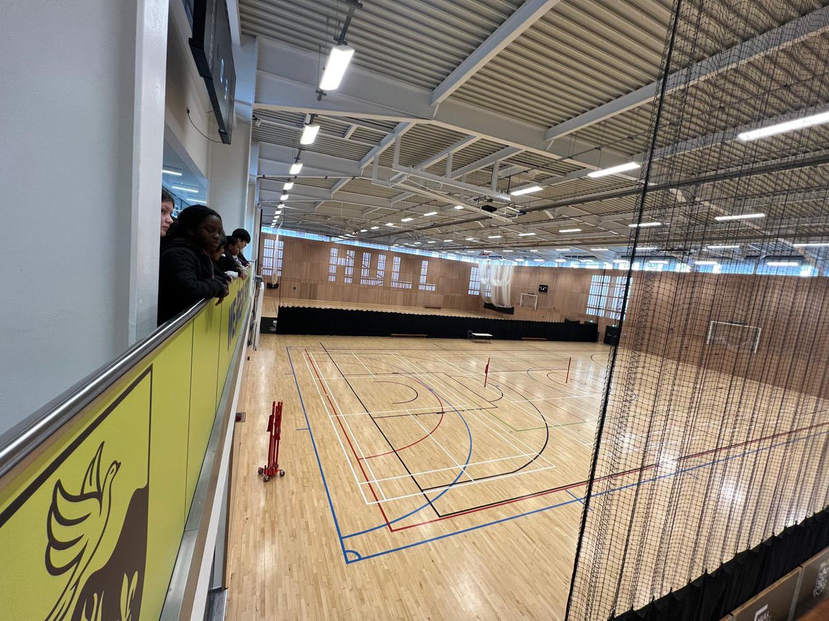 PATKingsSchool's tweet image. Year 9 &amp;amp; 10 students have had a brilliant day @UniOfHull learning how to play racketball and pickleball, and exploring the campus. This afternoon they took part in a session on student finance and had the opportunity to ask the Student Ambassadors questions about #UniLife. ☀️