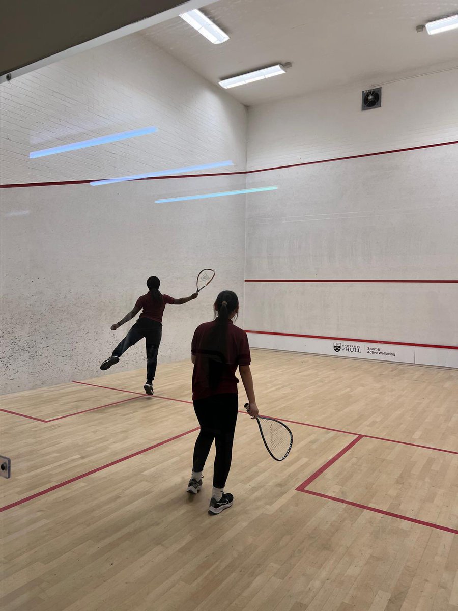 PATKingsSchool's tweet image. Year 9 &amp;amp; 10 students have had a brilliant day @UniOfHull learning how to play racketball and pickleball, and exploring the campus. This afternoon they took part in a session on student finance and had the opportunity to ask the Student Ambassadors questions about #UniLife. ☀️