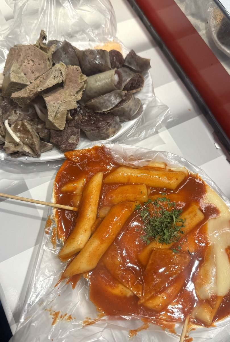 peachuuno's tweet image. 미친사람처럼하루종일먹기만해