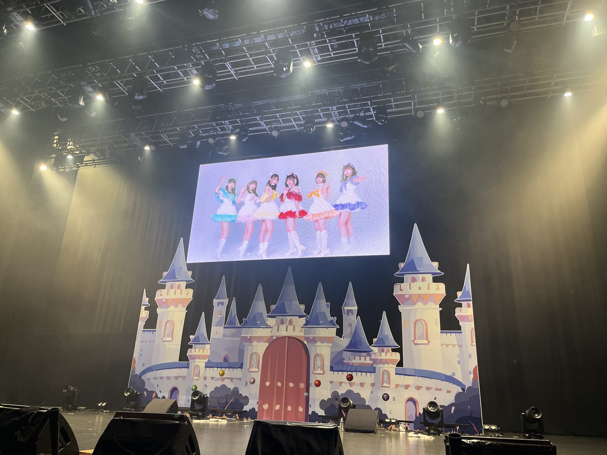 kusomegane_2's tweet photo. ナナランドを好きになって良かった。
みんなと出会えて良かった。
4年間も幸せな時間を有難う。
最後の最後まで、ナナランド大至高でした。 https://t.co/h85diUfNka