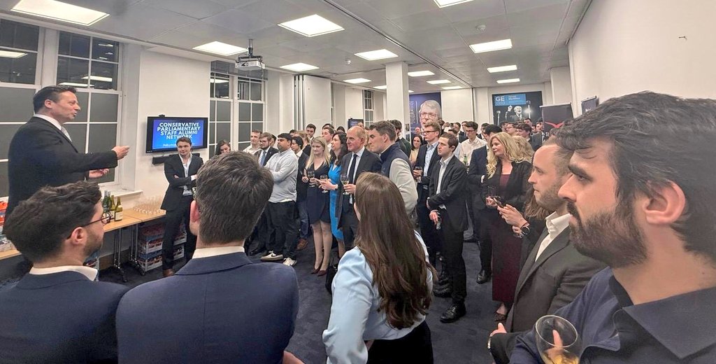 HuddlestonNigel's tweet photo. It was a great pleasure to address current and former Conservative staffers at a packed event at CCHQ last night. 
Who would have thought we needed air-con in March? https://t.co/ylBWeQUfDx