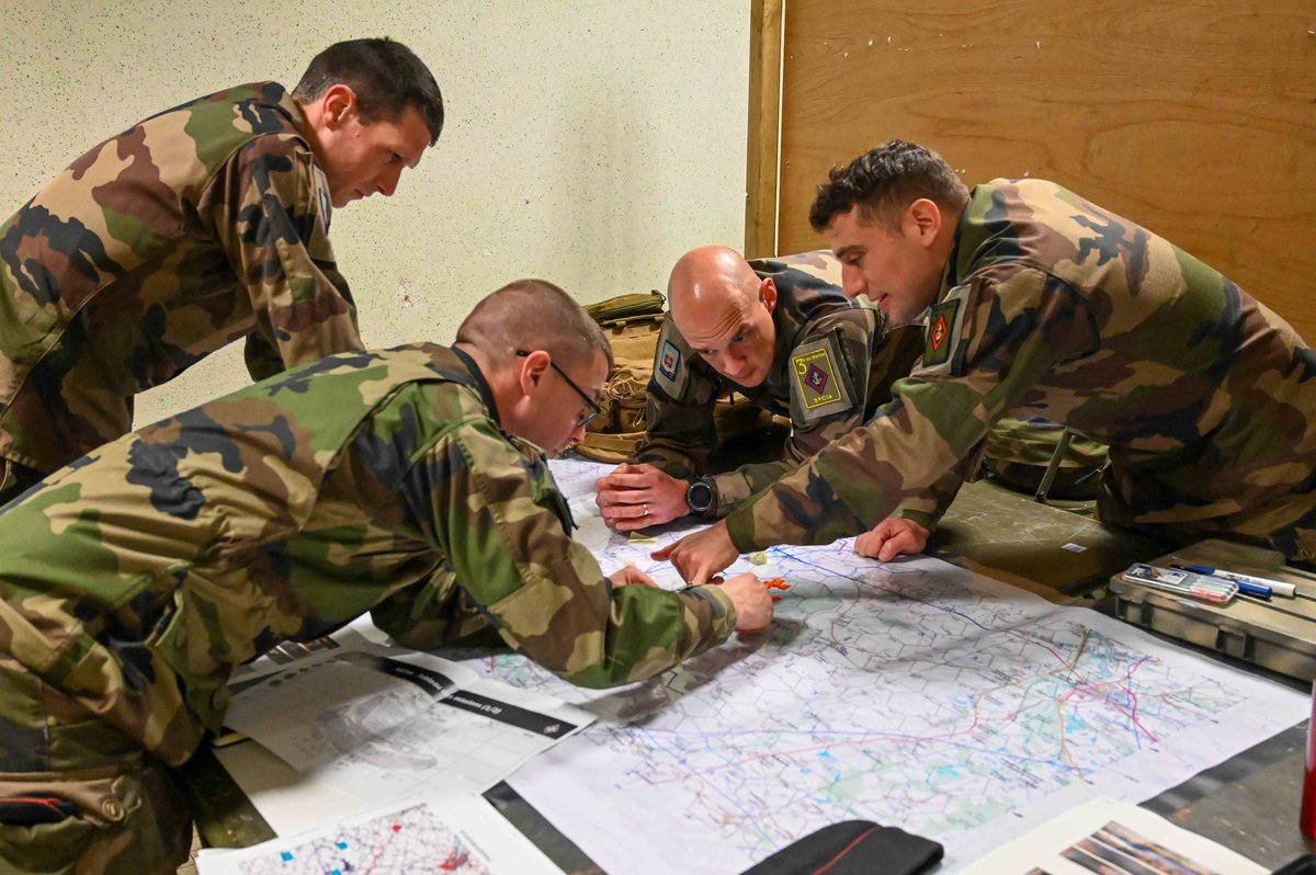 9_BIMa_AdT's tweet image. La formation des chefs est la clé de la performance opérationnelle. Le séminaire tactique des commandants d’unité a permis, à travers un wargame fondé sur le commandement par l’intention, de poursuivre la montée en puissance du système de combat de la #9eBIMa.