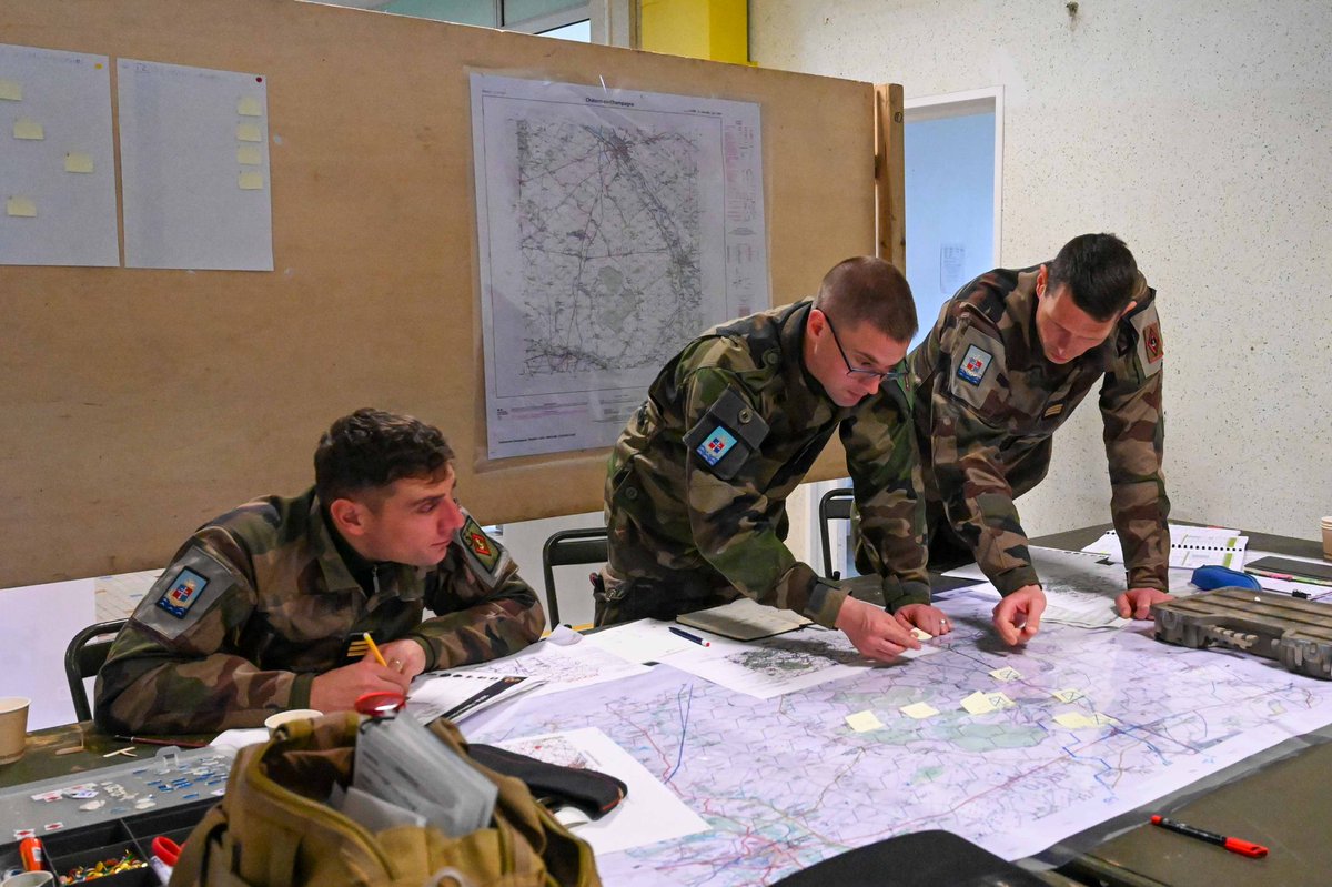 9_BIMa_AdT's tweet image. La formation des chefs est la clé de la performance opérationnelle. Le séminaire tactique des commandants d’unité a permis, à travers un wargame fondé sur le commandement par l’intention, de poursuivre la montée en puissance du système de combat de la #9eBIMa.