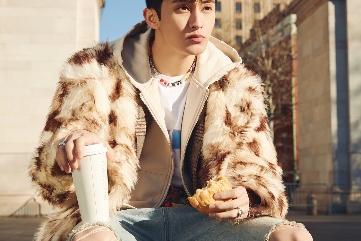 NCTsmtown's tweet image. MARK 'The Firstfruit' - 2006, NewYork

MARK 【The Firstfruit - The 1st Album】
➫ 2025.04.07 6PM (KST)

💿 Pre-order
mark.lnk.to/the_firstfruit 

#MARK #마크 
#TheFirstfruit #MARK_TheFirstfruit
#NCT #NCT127 #NCTDREAM