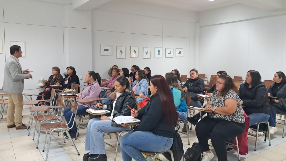 fenutalca's tweet photo. “Brillemos Juntas” continúa la formación de mujeres emprendedoras de diversas comunas de Maule Norte, con clases sobre conceptos claves de emprendimiento, administración, gestión de negocios, entre otros temas. ✨

#SoyFENUTalca https://t.co/gGL0iQJ1kV