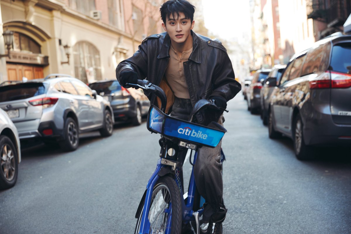 NCTsmtown's tweet image. MARK 'The Firstfruit' - 2006, NewYork

MARK 【The Firstfruit - The 1st Album】
➫ 2025.04.07 6PM (KST)

💿 Pre-order
mark.lnk.to/the_firstfruit 

#MARK #마크 
#TheFirstfruit #MARK_TheFirstfruit
#NCT #NCT127 #NCTDREAM