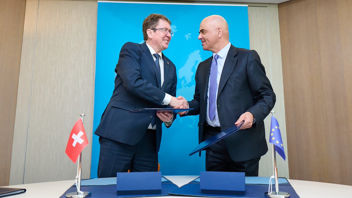 UVEK's tweet photo. Heute in #Strassburg: #Bundesrat #AlbertRösti unterzeichnet die #KI-Konvention des Europarats gemeinsam mit Alain Berset. Für transparente, faire und verantwortungsvolle #KI – im Einklang mit Menschenrechten, Demokratie und Rechtsstaatlichkeit.

➡️MM: https://t.co/sGb9dZs7P4 https://t.co/JigL9u407d