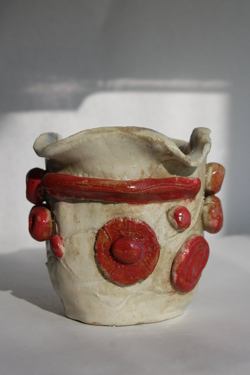 Each day  in April we want to celebrate our #linairisviktor <a href="/SoaneMuseum/">Sir John Soane's Museum 🏛️🖼️</a> inspired ceramics made by Year 9.  Its day 3 and we have chosen this beautiful piece, which perfectly illustrates the details and movement of working with clay!!  #pottery #artatschool <a href="/StAnnes_N13/">St. Anne's Catholic High School for Girls</a>