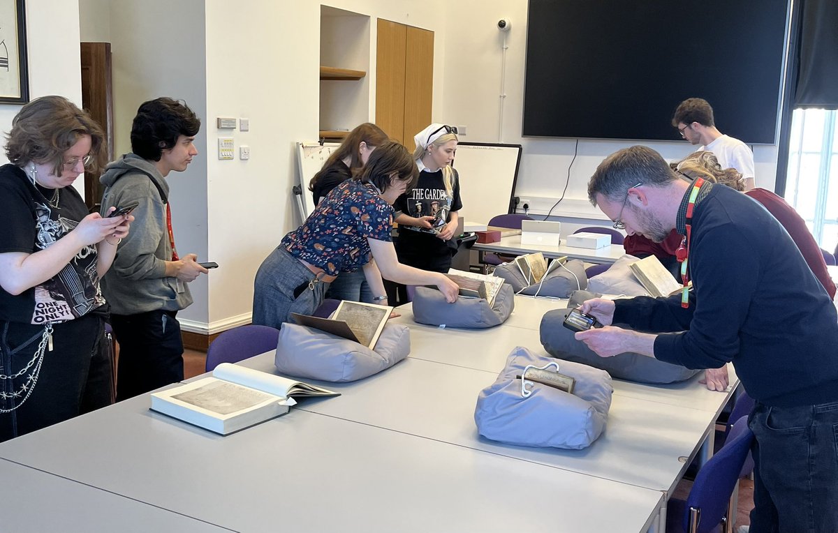 Lawrence Warner (@lawrencewarner) on Twitter photo Fabulous visit to <a href="/SenateHouseLib/">Senate House Library</a> for the Early English Vernacular Manuscripts class <a href="/kingsartshums/">King's Arts & Humanities</a> <a href="/kcl_medieval/">kcl_medieval</a> Piers Plowman, Aucinleck, etc Fabulous visit to <a href="/SenateHouseLib/">Senate House Library</a> for the Early English Vernacular Manuscripts class <a href="/kingsartshums/">King's Arts & Humanities</a> <a href="/kcl_medieval/">kcl_medieval</a> Piers Plowman, Aucinleck, etc