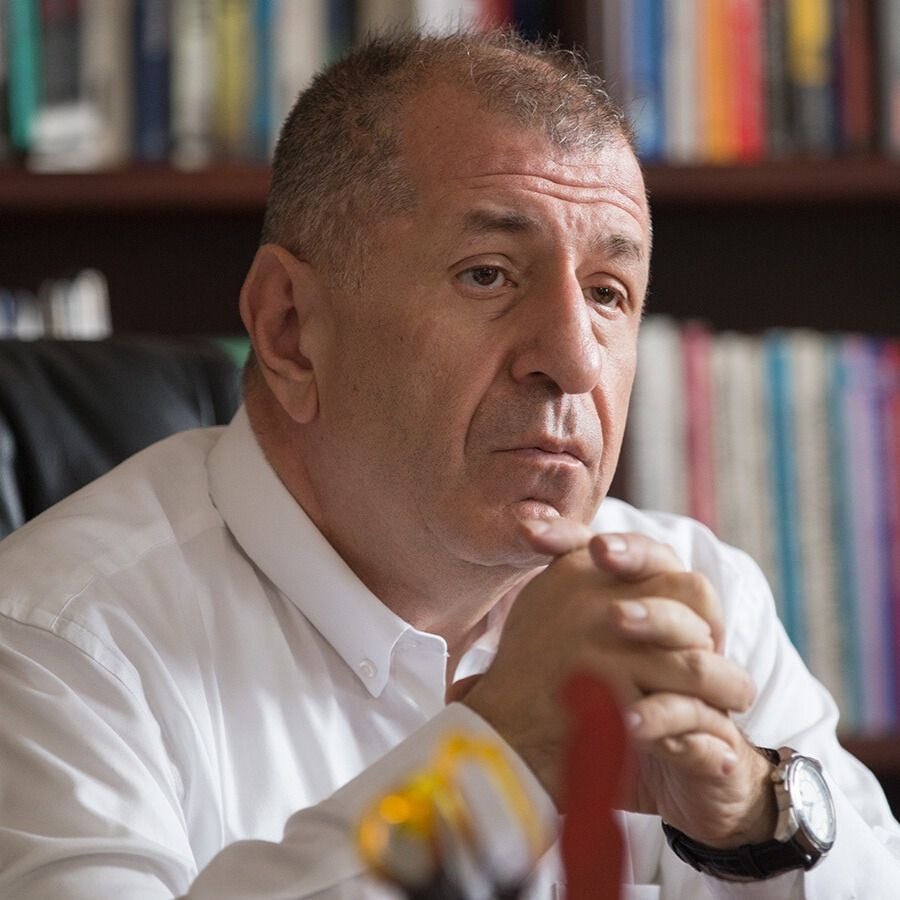 Açlık grevine başlayan Ümit Özdağ’dan açıklama:

Tutuklu olduğum “halkı kin ve düşmanlığa kışkırtma” suçunun cezası 1-3 yıl. En üst sınır olan 3 yıl ceza alsam bile, hapishanede şimdi kaldığım kadar kalmam mümkün değil. Oysa 66 gündür iddianamem hazırlanmadan yüksek güvenlikli