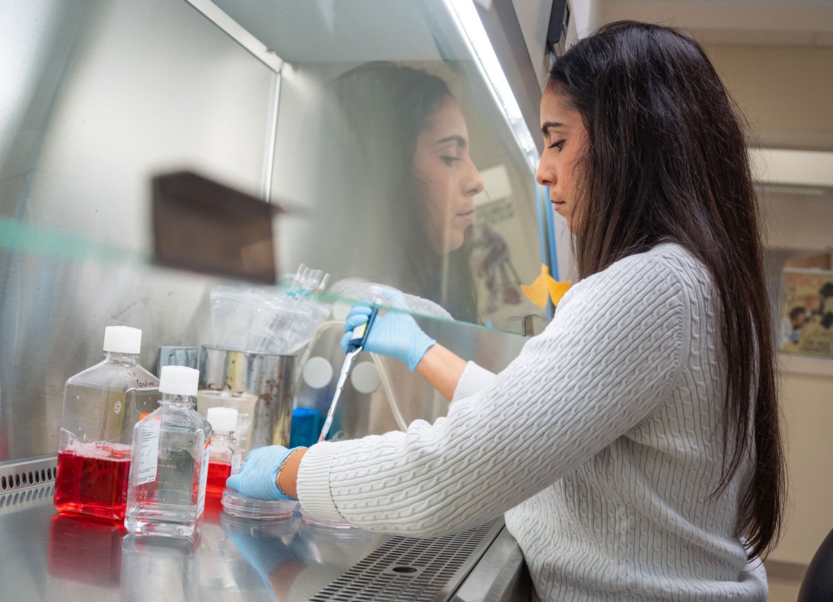 Thanks to a $1 million endowed gift from Carlos Li, MED ’86 to Geisel's MD-PhD program, more aspiring physician-scientists will have access to financial support to pursue their passion to combine clinical medicine with research. Read about Dr. Li's impact: geiselmed.dartmouth.edu/news/2025/geis…