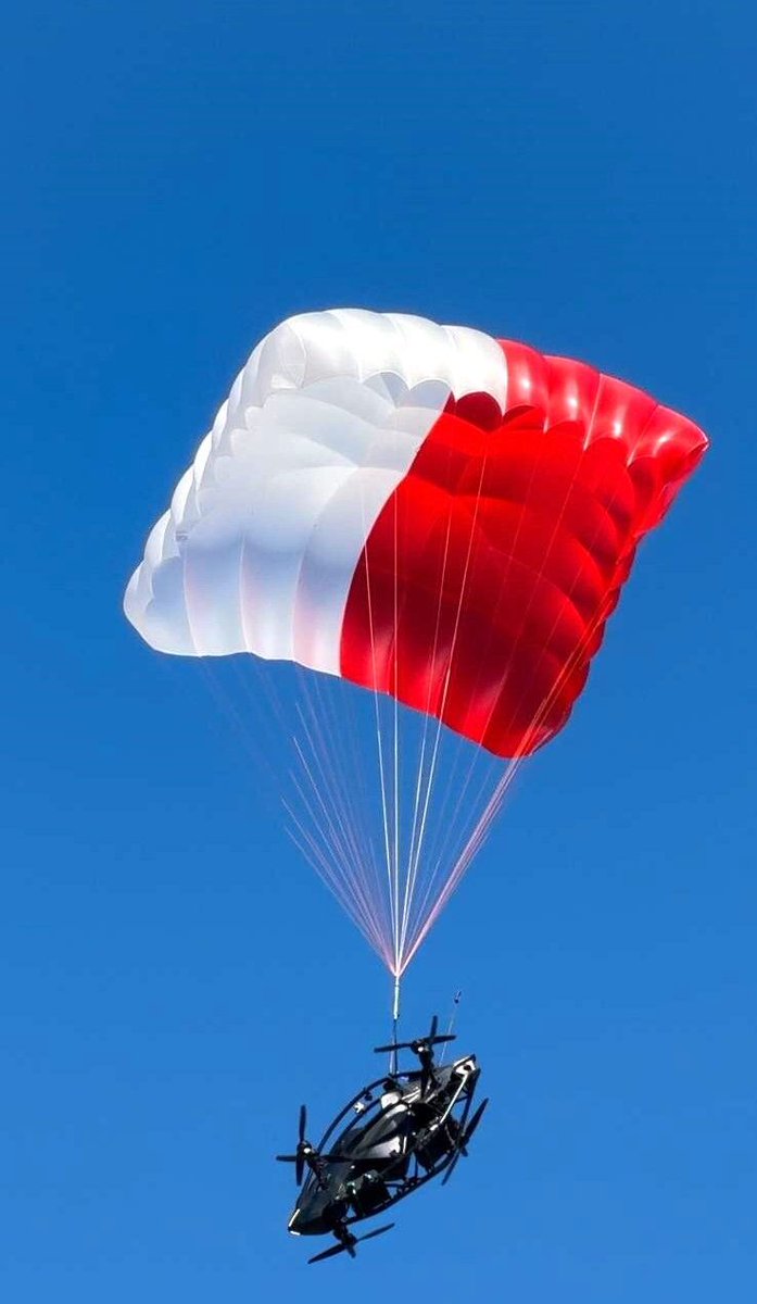 jetson_aero's tweet image. Jetsons Airframe Parachute System
Safety has always been our top priority, and it took us some time to develop the right system.
We are super excited to share with you the first picture. This explains why our test pilots fly close to the ground.
Sure, it's great fun and…