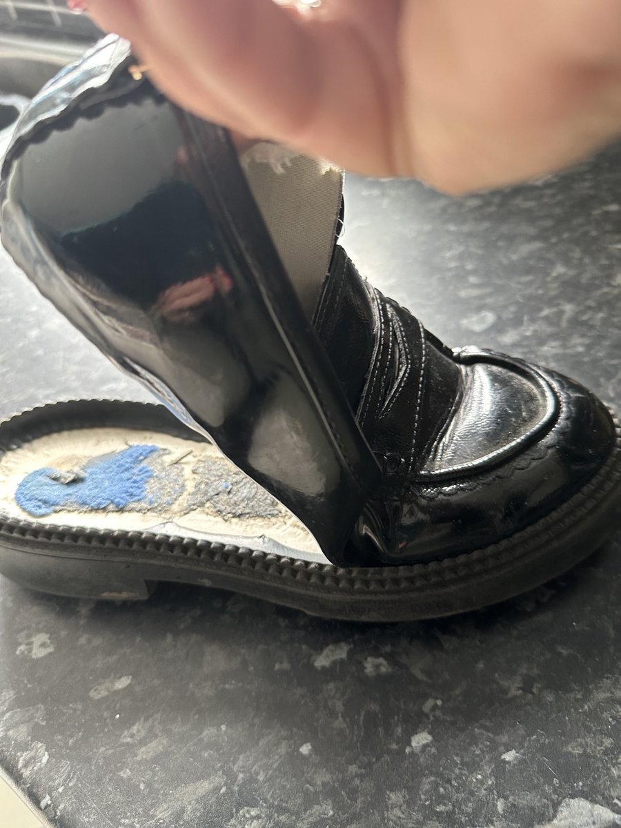⁦<a href="/riverisland/">River Island</a>⁩ ⁦<a href="/riverislandhelp/">River Island Help</a>⁩ is this what's supposed to happen to your shoes after only a few months?