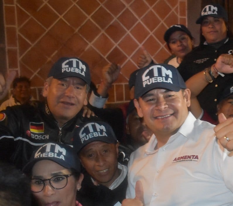 #PorAmorAPuebla al cumplir los primeros 100 DÍAS de un Excelente Gobierno <a href="/CTMPuebla/">CTM_FTPuebla</a> y su Líder <a href="/leobardosoto/">Leobardo Soto</a> felicitan afectuosamente a su Amigo <a href="/armentapuebla_/">Alejandro Armenta</a>
Gobernador Constitucional del Estado de #Puebla 🇲🇽. Sigamos Trabajando Juntos #PensarEnGrande 🫶