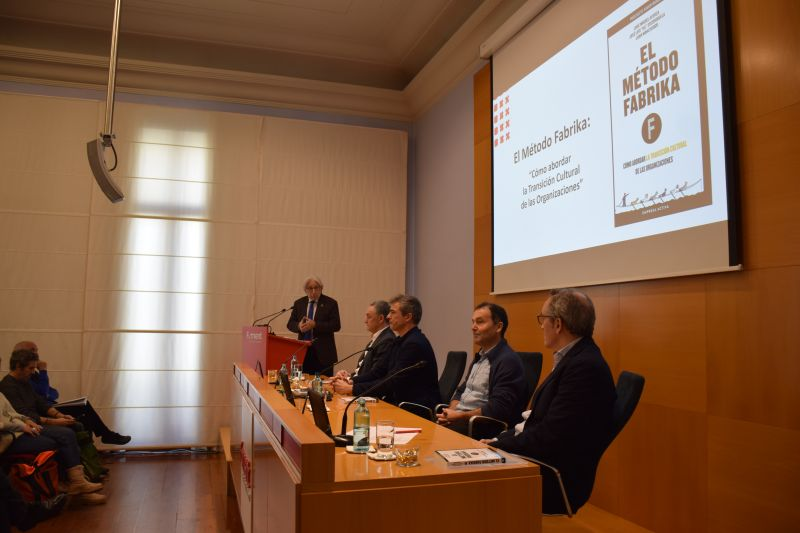 Hoy hemos presentado nuestro libro #ElMétodoFabrika en Barcelona ✨

Una mañana muy especial en <a href="/FomentTreball/">Foment del Treball Nacional</a> , donde hemos compartido un proyecto que narra, paso a paso, cómo una empresa aborda su transición cultural para adaptarse a la nueva realidad económica de hoy en día.