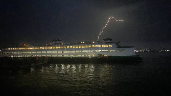 ¡La tormenta organizó un espectáculo anoche y uno